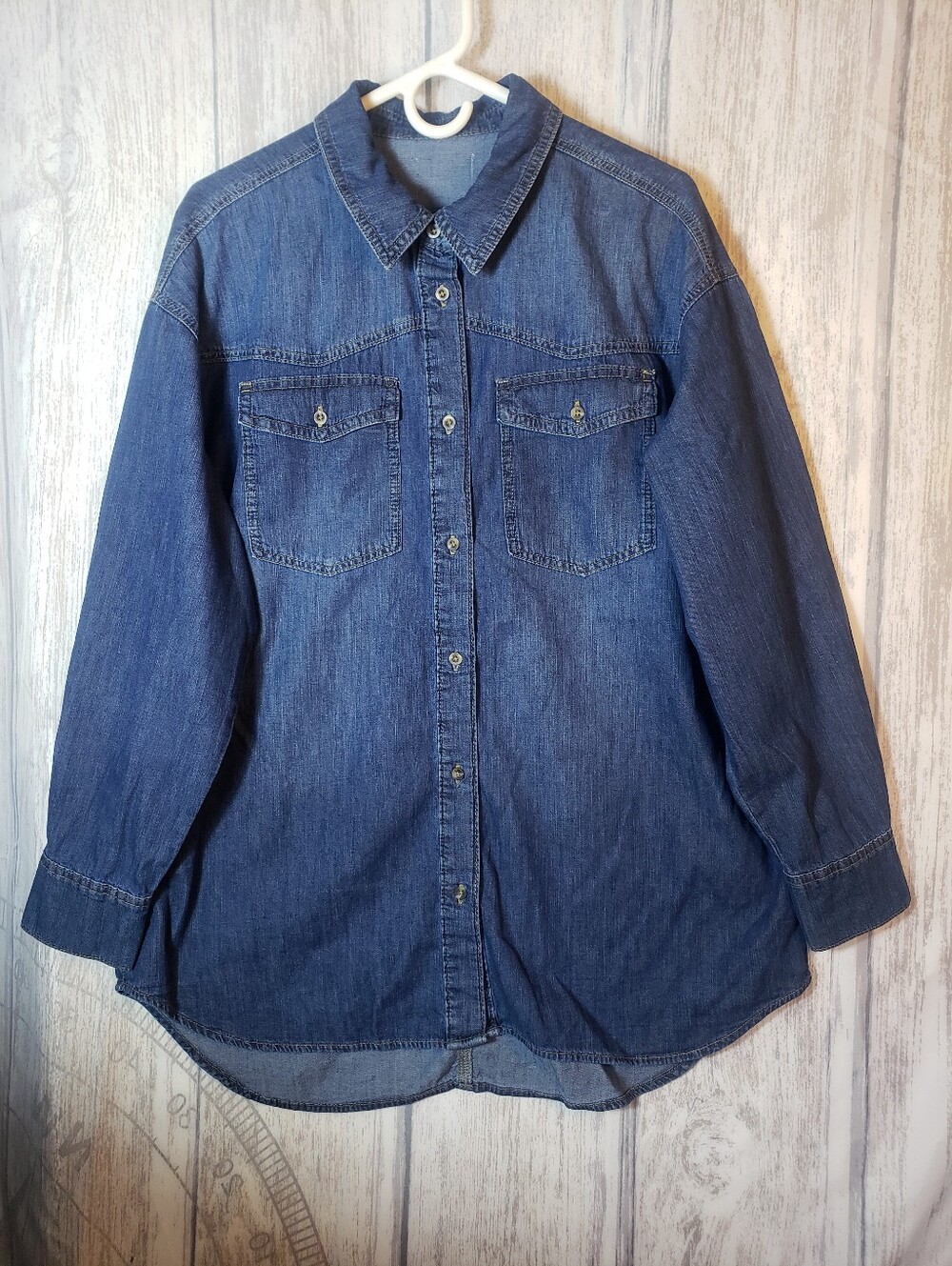Classic long-sleeve medium-wash denim button-down shirt Womens 2X